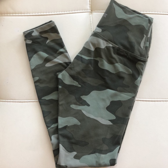 PINK Victoria Secret Camo Leggings - Picture 4 of 4